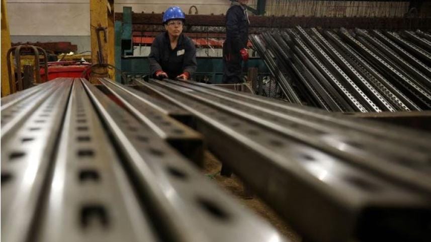 UK factories cut prices, helping fight inflation 