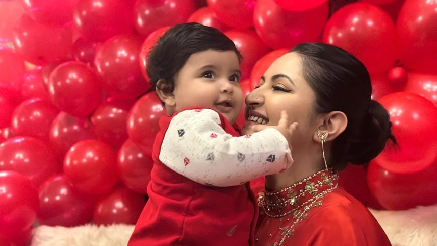 pori moni and her son