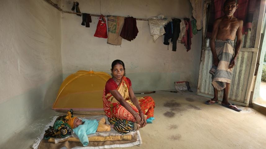 2._mithila_nayek_with_her_baby_in_her_house_in_the_labour_line_of_jagcherra_tea_estate._photo._philip_gain.jpg