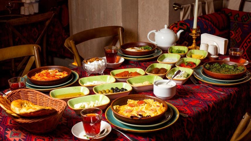 How to plan an Eid dinner party 