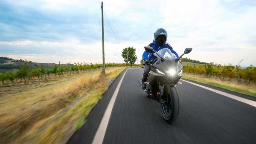 2023_yamaha_yzf-r125_3.jpg