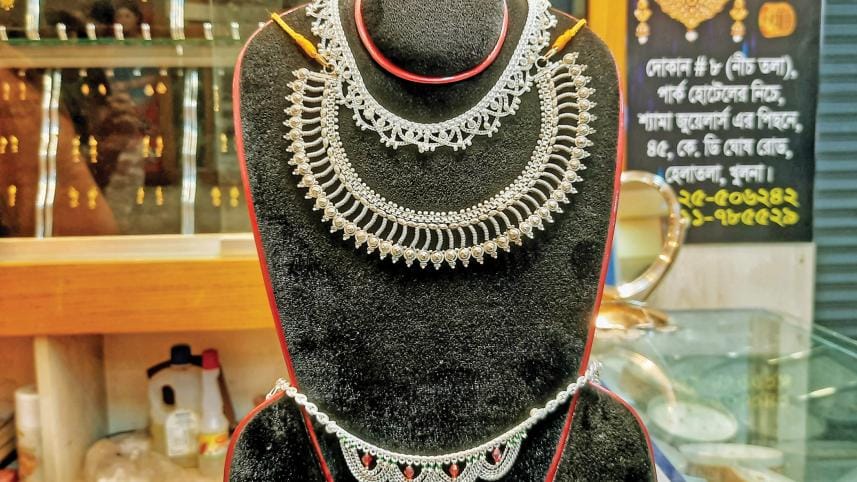 Silver winning hearts in silence