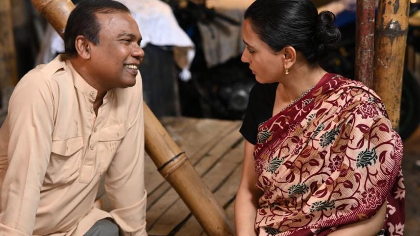 Sabila Nur selling fish for a living?