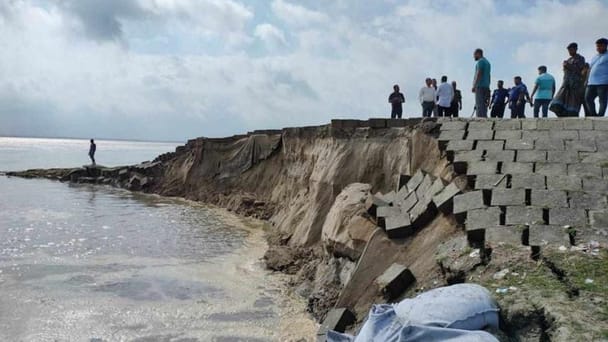 River embankment collapses