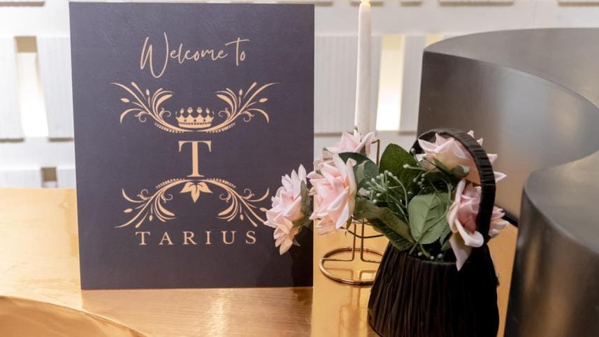 welcome_desk_tarius.jpg