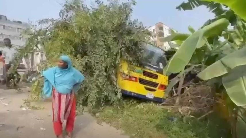 2 suffer burns as arsonists set bus on fire in Meradia