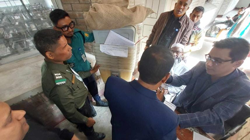 EC Distributes Poll Materials to Centers