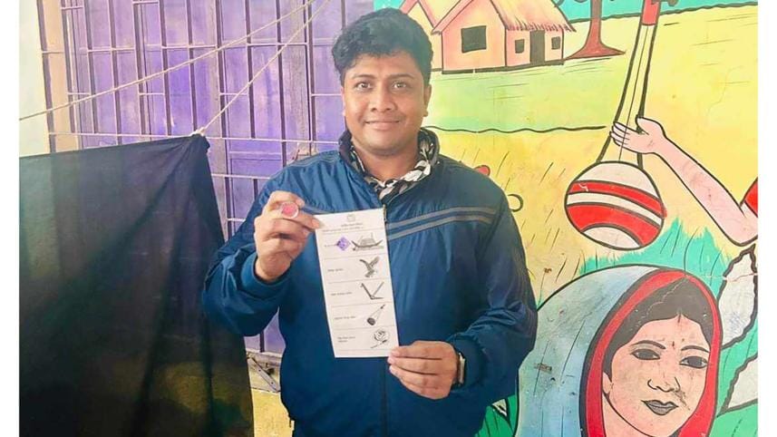 DU BCL President Poses with Boat Symbol on Ballot