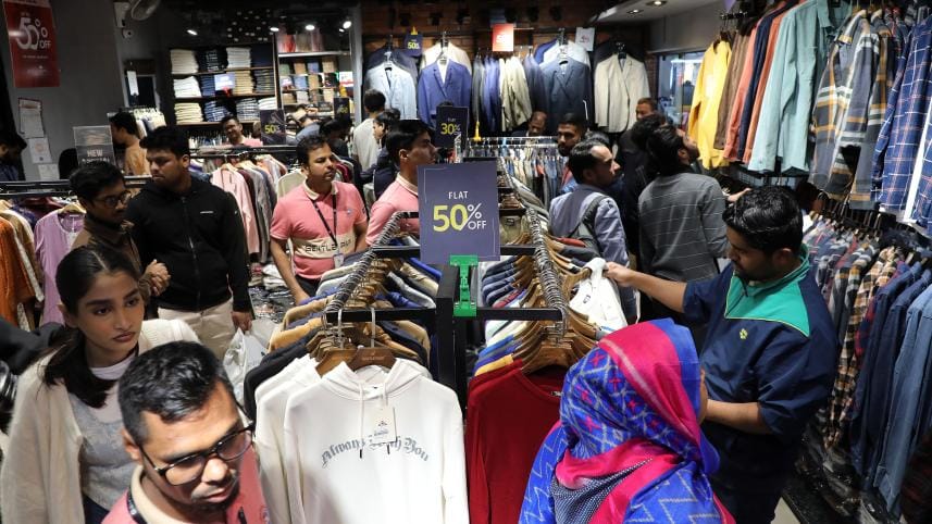 With huge discounts on offer, shoppers have been flocking to outlets of local clothing brands in shopping malls across the capital. This photo was taken at a Gentle Park outlet at the Bashundhara City Shopping Mall in Dhaka yesterday.