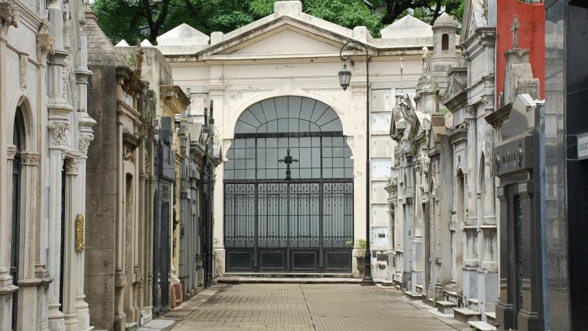 6 beautiful cemeteries to visit around the world     zach-kirby-xtvumn9mmuw-unsplash