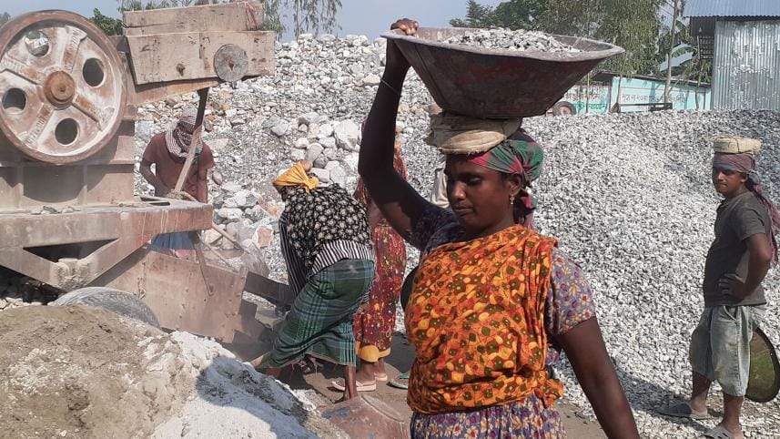 Female stone workers in Lalmonirhat demand equal pay