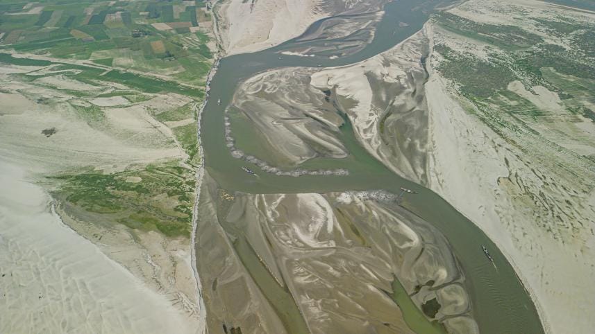 Shrinking Jamuna River, Jamuna in Bogura’s Sariakandi upazila, Jamuna River, Jamuna's river-bed shrinking, Bangladesh waterways shrinking, Challenges of Jamuna River's Seasonal Changes in Bogura, Dry Season Narrows Jamuna Channel in Bogura