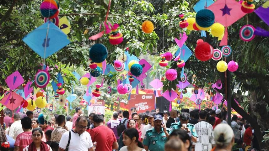 pahela baishakh, pahela baishakh celebration, pahela baishakh celebraion in Bangladesh, pahela baishakh 1431, Pahela Baishakh being celebrated across Bangladesh, first day of Bengali New Year, Bengali New Year-1431, Nobo Borsho, Pahela Baishakh festival, 