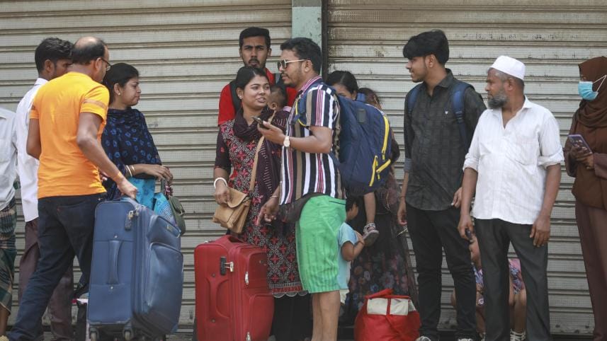 Transport strike in Ctg: Passengers suffer amid heatwave