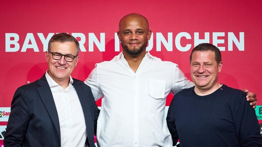 Vincent Kompany signs as Bayern manager.jpg