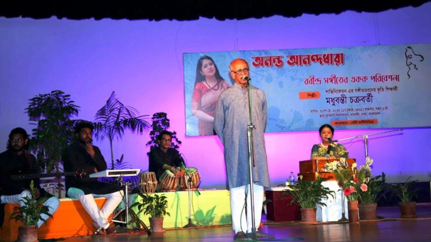 Mofidul Hoque at Chhayanaut.jpeg