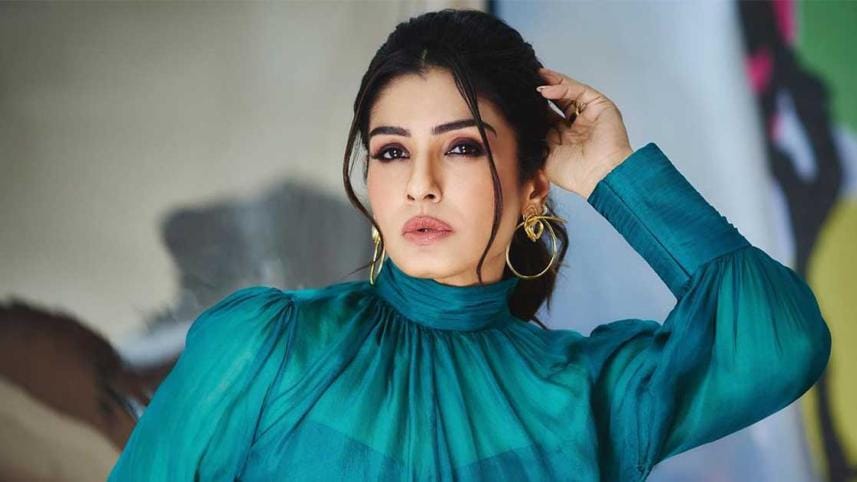 Mob attacks actress Raveena Tandon outside her home