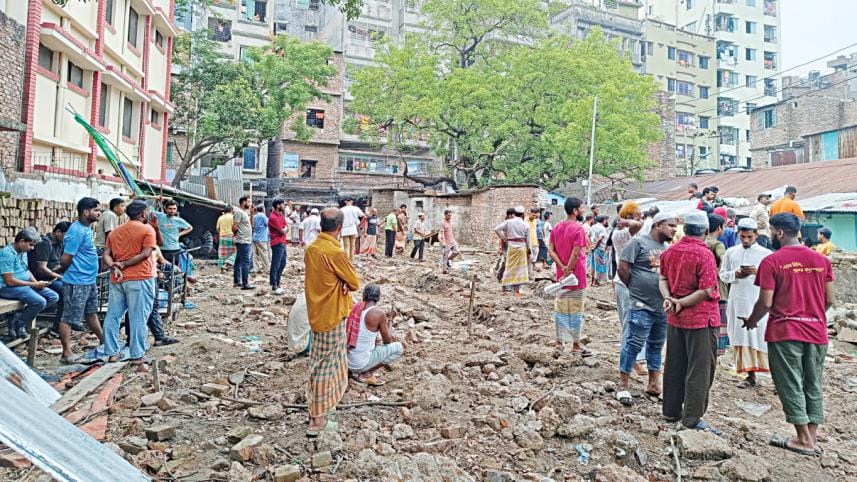 The constitutionality of building kitchen markets over bulldozed homes