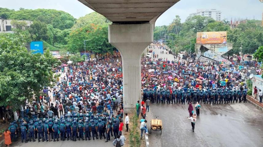 Quota system protest: Students block Shahbagh intersection again