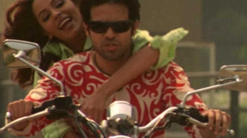 emraan_hashmi_and_mallika_sherawat_56.jpg