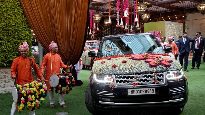 drummers_perform_as_decorated_cars_carrying_guests_leave_antilia_the_house_of_indian_businessman_mukesh_ambani_on_the_day_of_the_wedding_of_his_son_anant_ambani.jpg