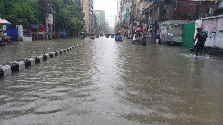 heavy rain causes waterlogging in Dhaka