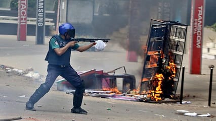 Police shooting at protesters 2024