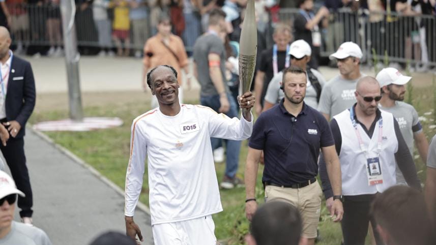 afp_20240726_364x2dn_v4_highres_topshotfranceolyparis2024torch.jpg