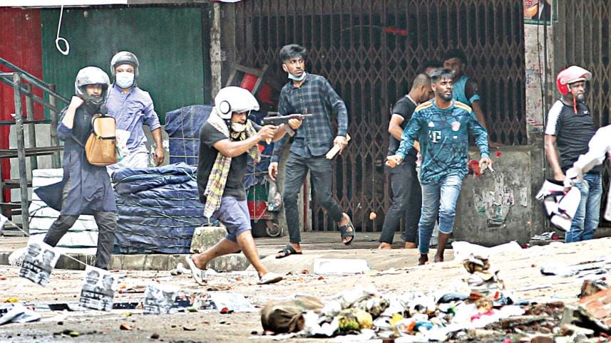 clash between the protesters and police aided by ruling party men