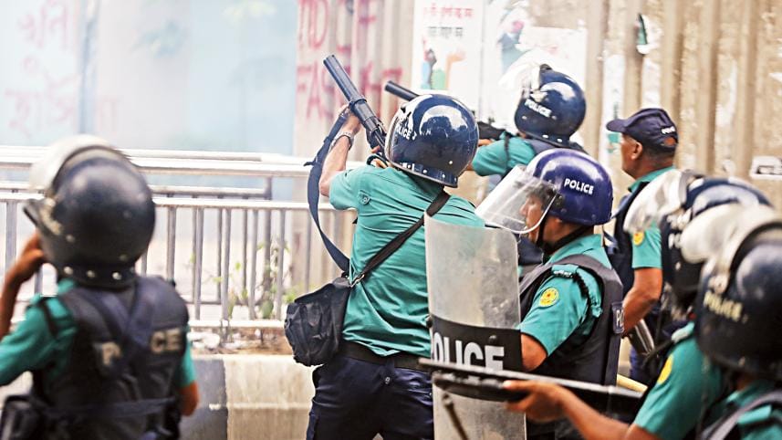 violence-rocks-dhaka-3.jpg
