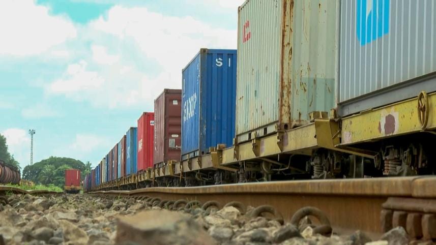 Freight train suspension deepens Ctg port’s container congestion