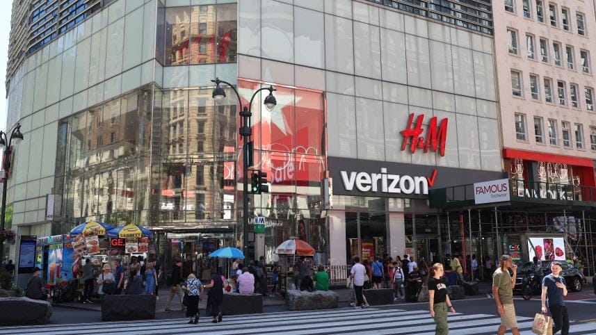 us hm economy store afp.jpg