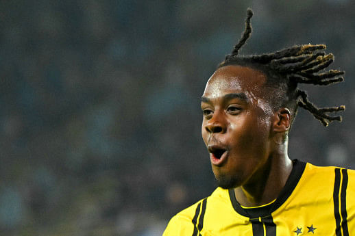 English winger Gittens' late double gives Dortmund win at Brugge