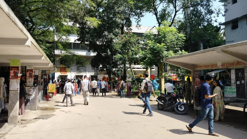 Dhaka University students return to classes