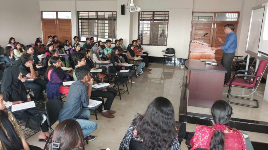 classes and exams began at Dhaka University