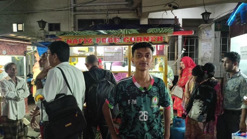 Forget startups, Nafiz Azad Prithibi’s food cart is schooling us on Business 101