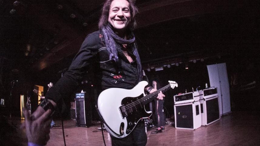 jake_e._lee_2.jpg