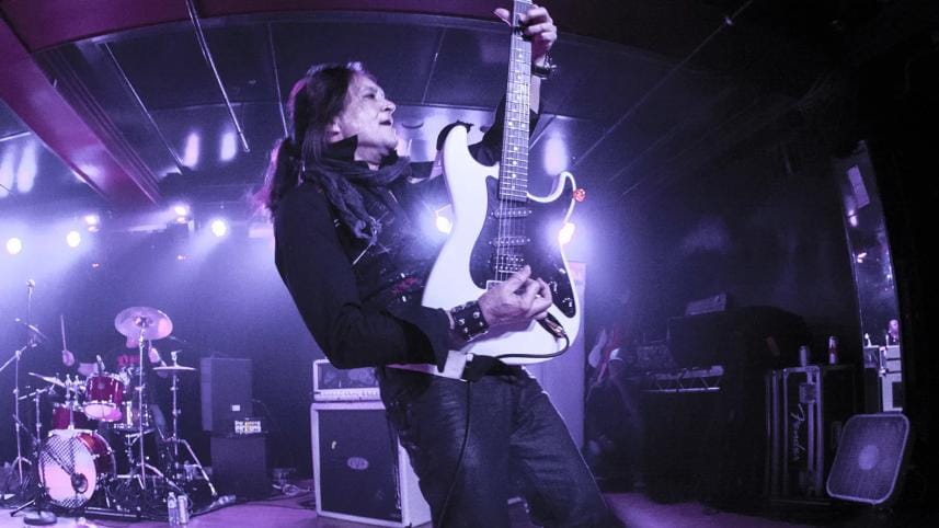 jake_e._lee_3.jpg