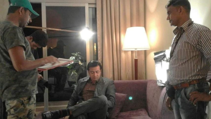 Lightmen struggle to light up their own lives in uncertain industry