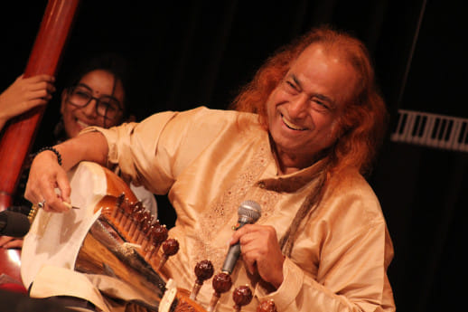 ustad_aashish_khan_1.jpg