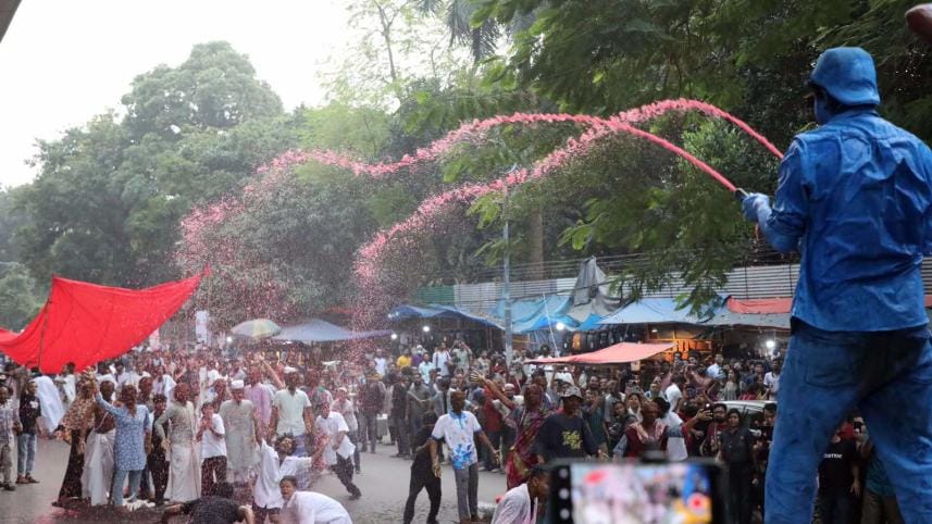 Street theatre ‘Lal Majlum’ revisits historic uprisings.jpg
