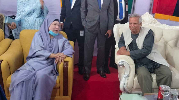 Chief Adviser Yunus welcomes Khaleda at Senakunja