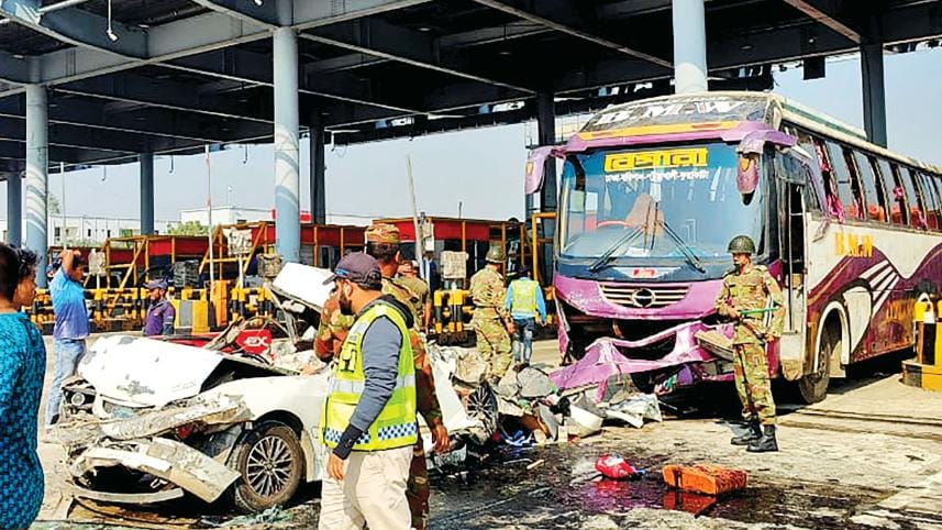 Bepari Paribahan Mawa Expressway Toll Plaza Accident