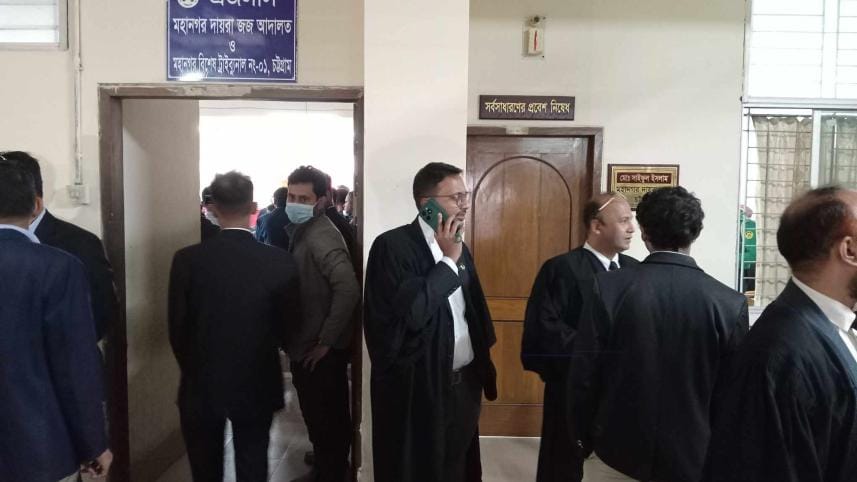 Tight security in Ctg court as SC lawyers arrive to seek Chinmoy’s bail