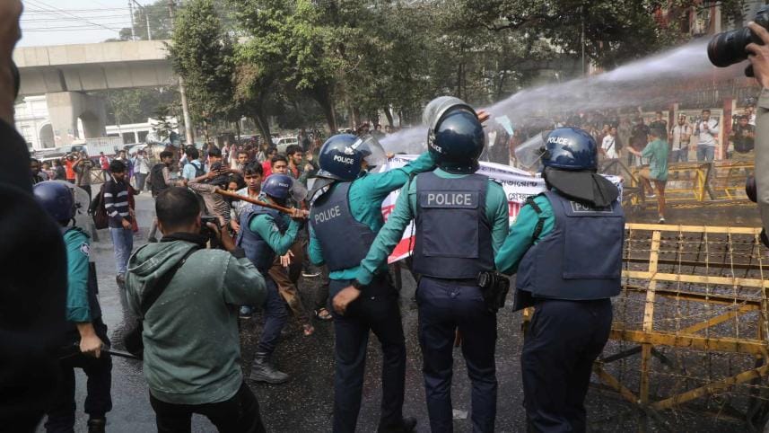 Police disperse protesters in Dhaka
