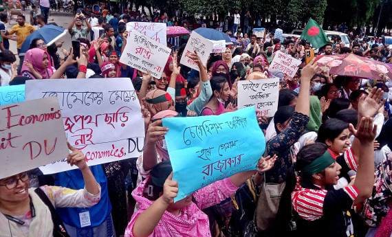 6b14op_1_women_protesters_anisur_rahman_file_07022025_5af3_sbs.jpg
