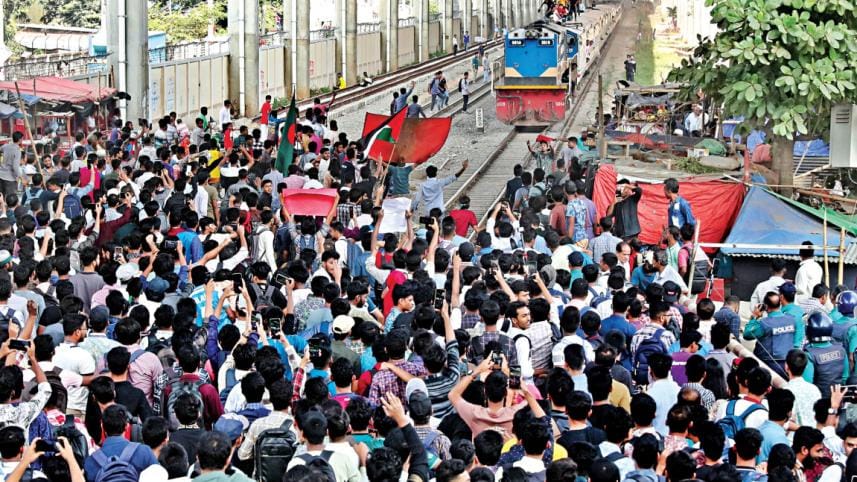 titumir_college_students_block_rail_line