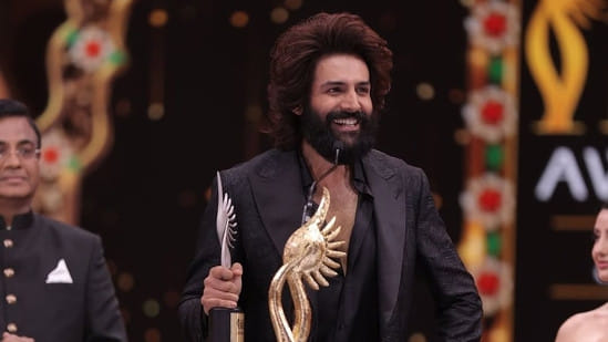 kartik_aaryan_iifa_1741576609028_1741576619796.jpg