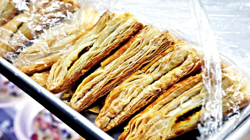 live bakery trend in Dhaka