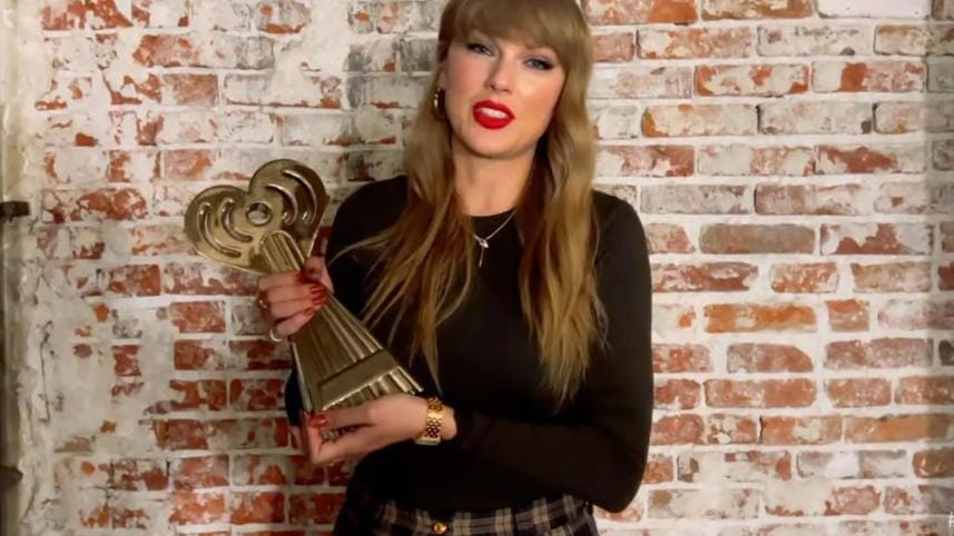 taylor-swift-2025-iheartradio-music-awards-031725-4-7baa950ea2bb413d87a2cd2d676a6ec8.jpg